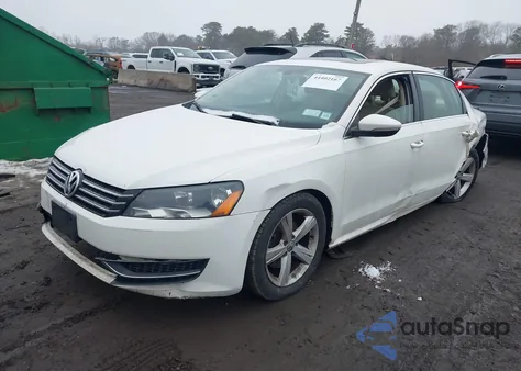 2012 Volkswagen Passat 2.5L Se z USA, uszkodzony, nr VIN 1VWBP7A33CC041468